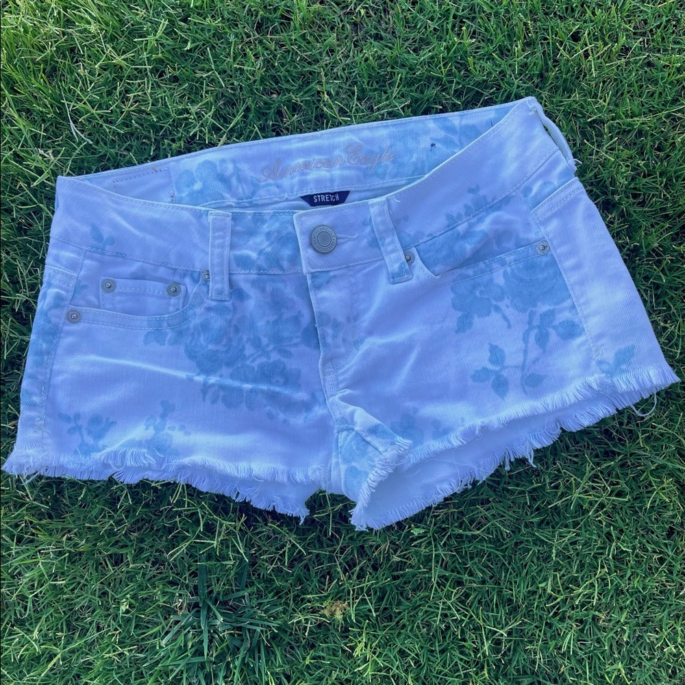 American Eagle frayed shorts blue & white